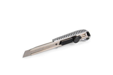 Нож строительный монтажный НСМ-03 серия ПРОФИ с выдвижным секционным лезвием (КВТ)